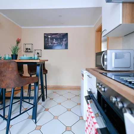 Lägenhet Modernes Altmarkt Mit Parkplatz 4 Gaeste 55qm Waschmaschine Wlan Netflix Terrasse Cottbus